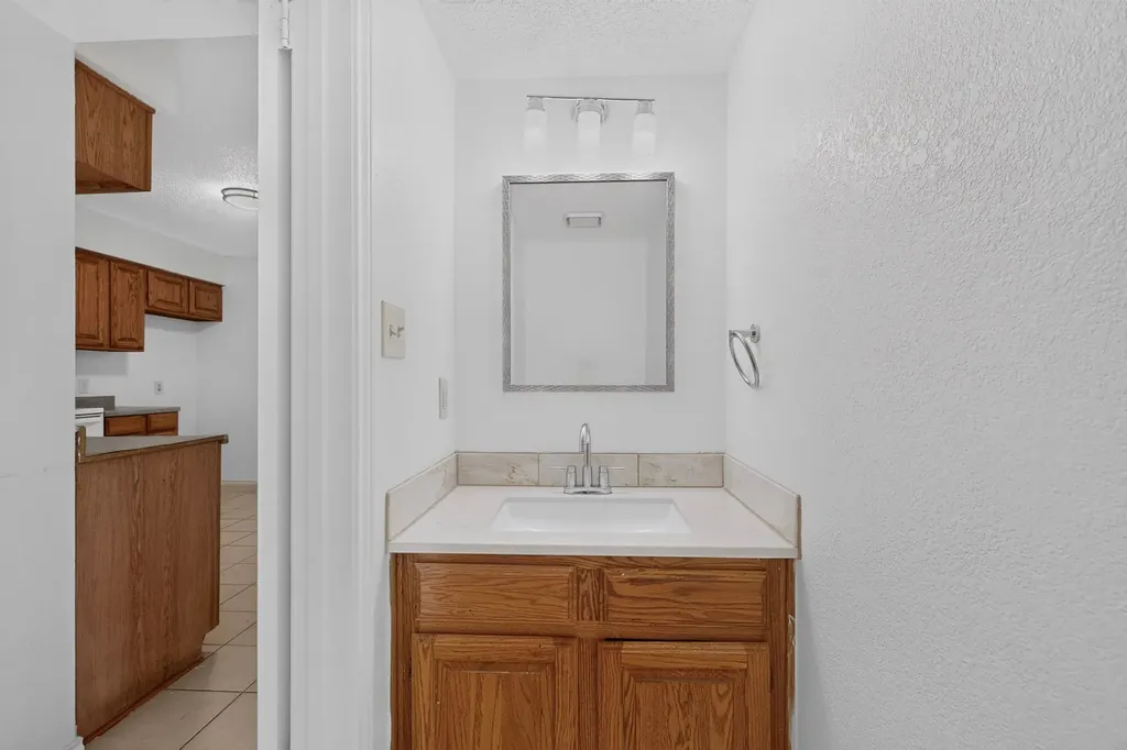 2105 W Walnut Street Garland TX 75042
