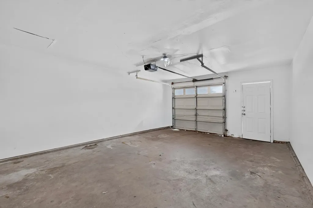 2105 W Walnut Street Garland TX 75042
