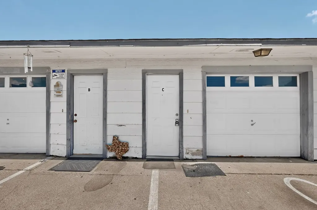 2105 W Walnut Street Garland TX 75042