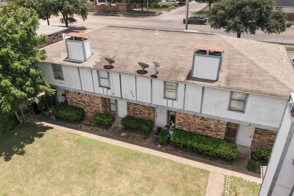 2105 W Walnut Street Garland TX 75042