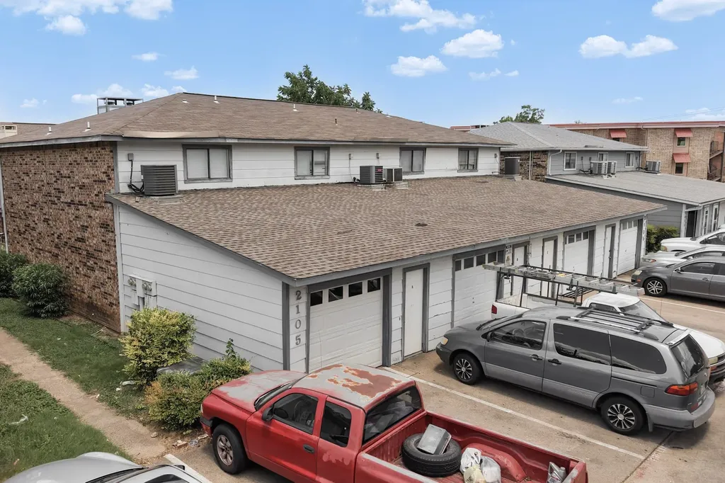 2105 W Walnut Street Garland TX 75042