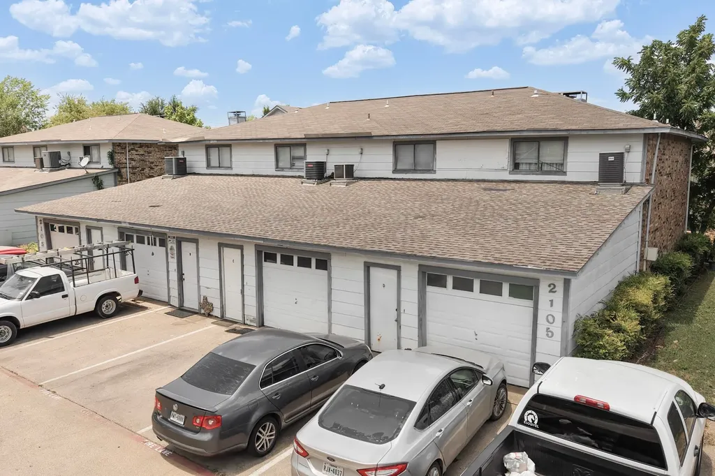 2105 W Walnut Street Garland TX 75042