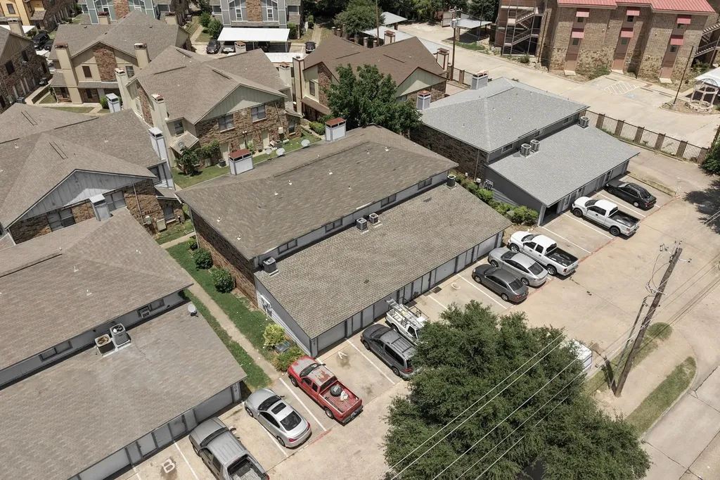 2105 W Walnut Street Garland TX 75042