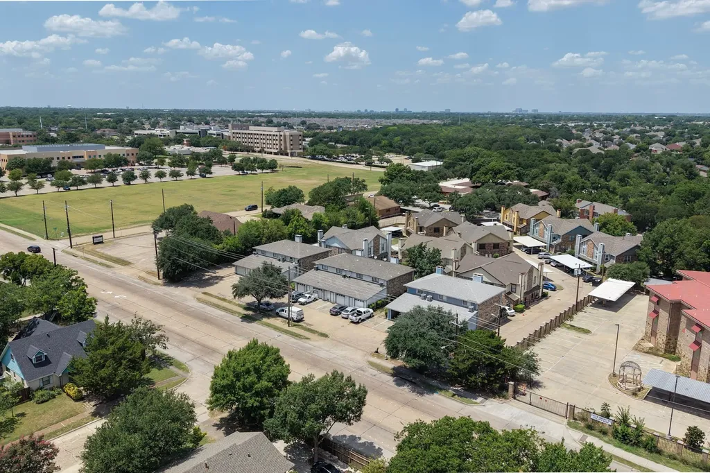2105 W Walnut Street Garland TX 75042