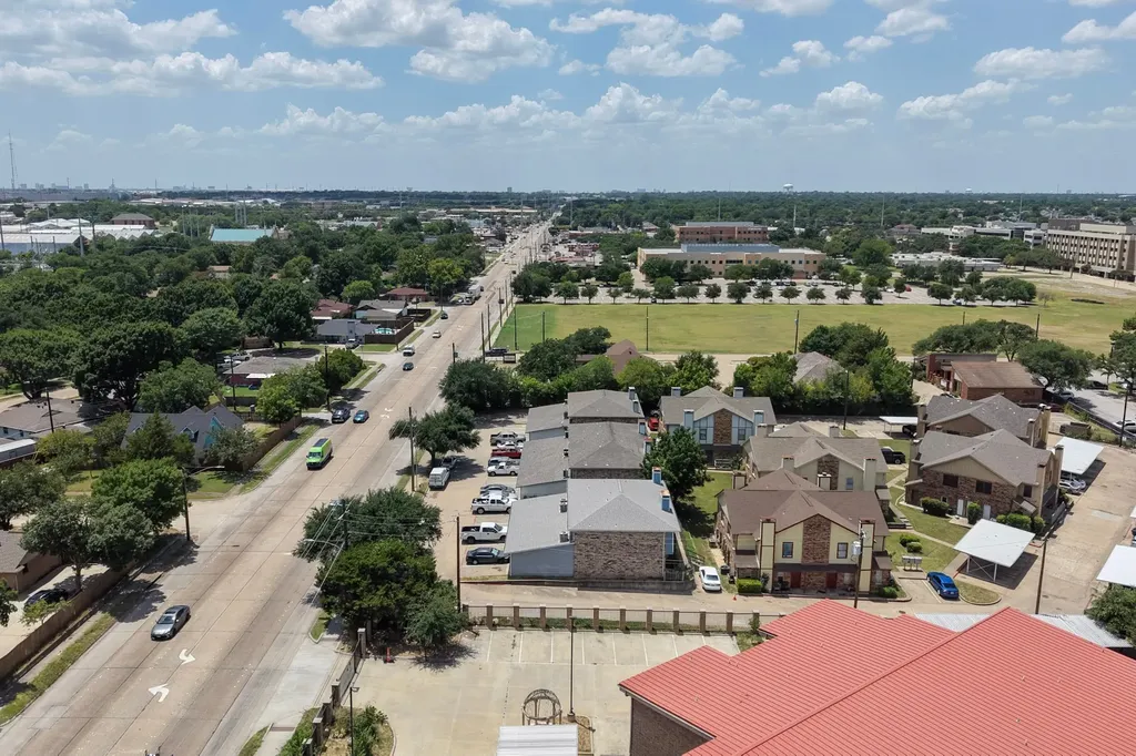 2105 W Walnut Street Garland TX 75042