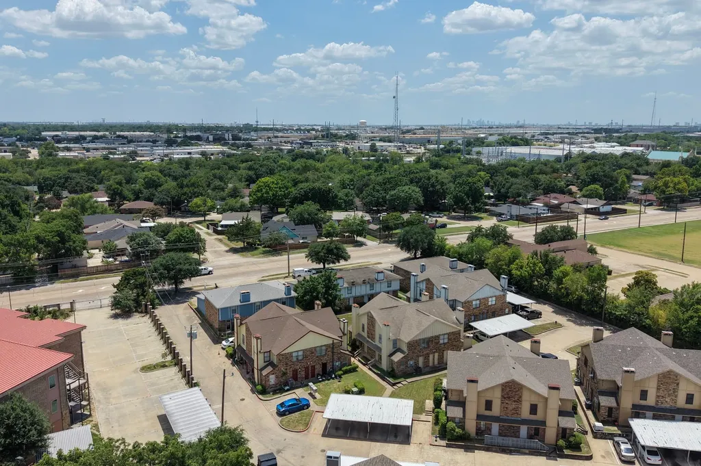 2105 W Walnut Street Garland TX 75042