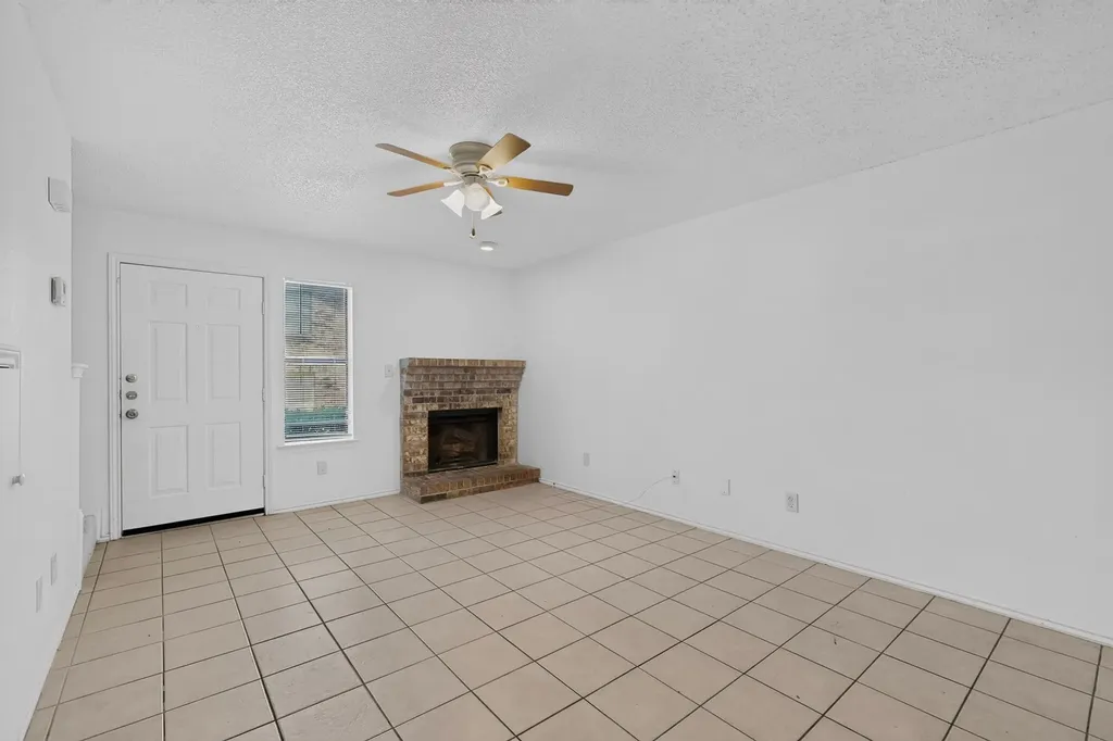 2105 W Walnut Street Garland TX 75042
