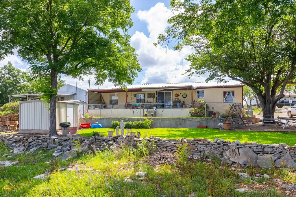 209 Lakeview Drive Coleman TX 76834