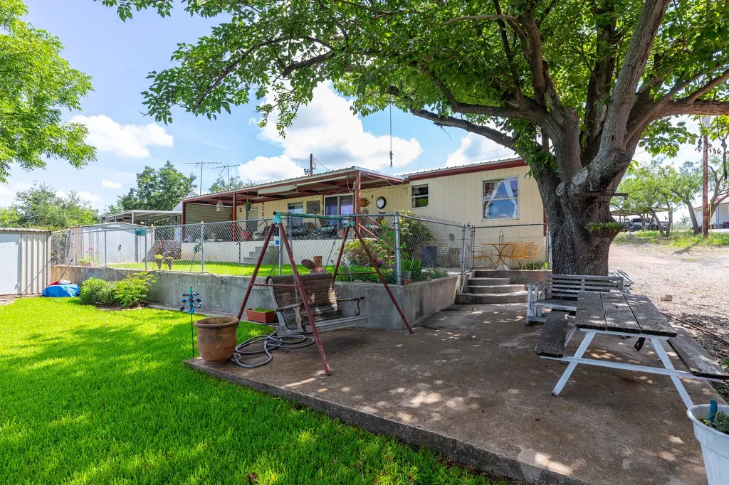 209 Lakeview Drive Coleman TX 76834