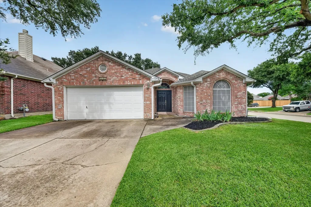 7700 Black Bear Court Fort Worth TX 76137