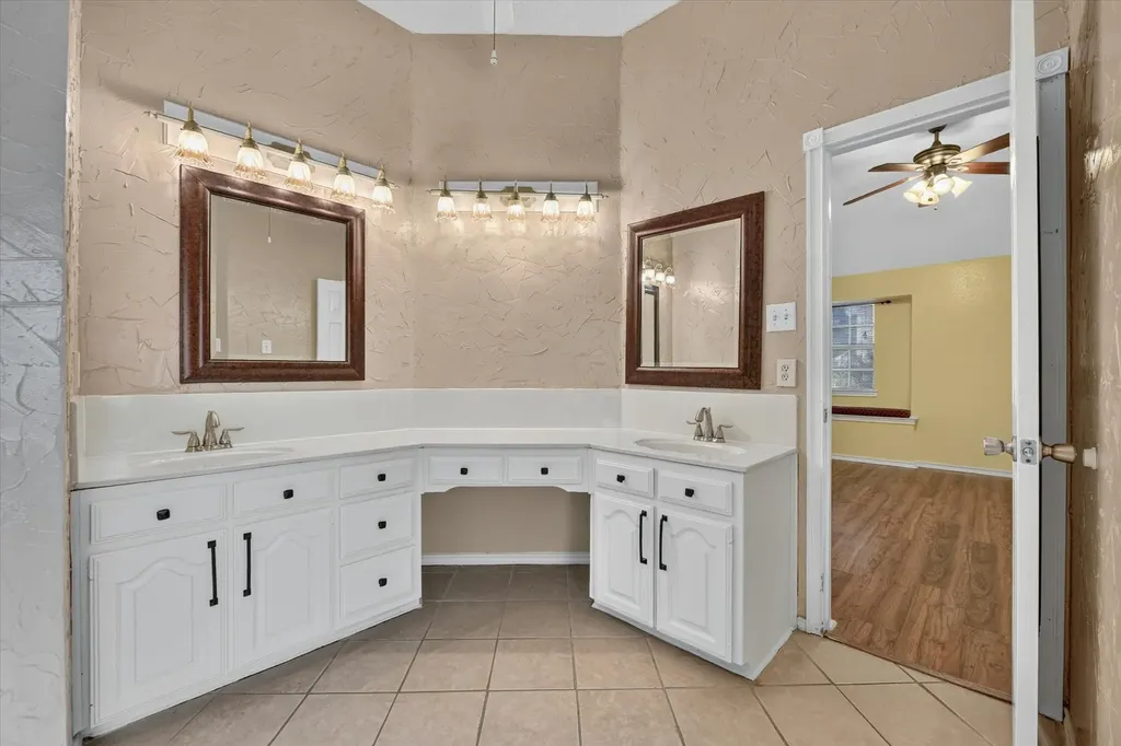 7700 Black Bear Court Fort Worth TX 76137