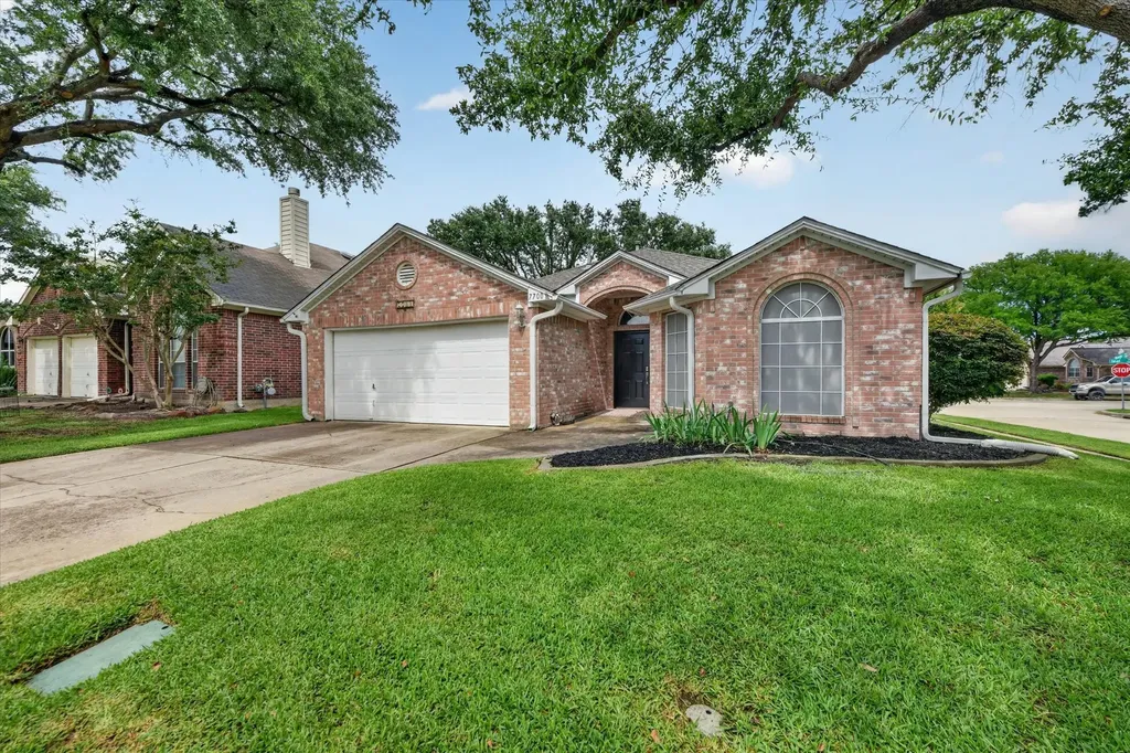 7700 Black Bear Court Fort Worth TX 76137