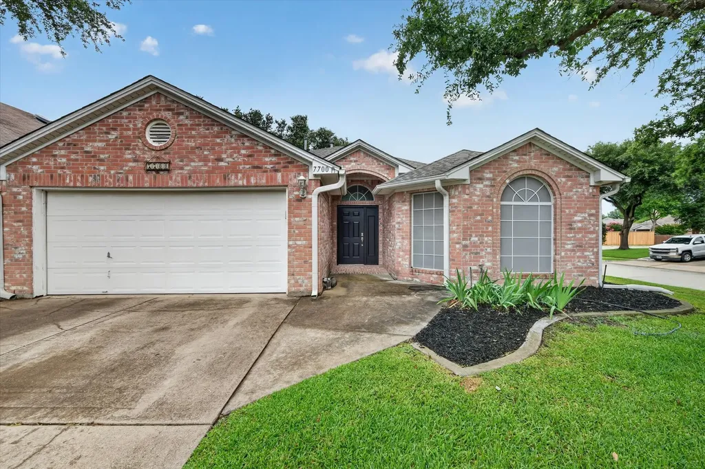 7700 Black Bear Court Fort Worth TX 76137