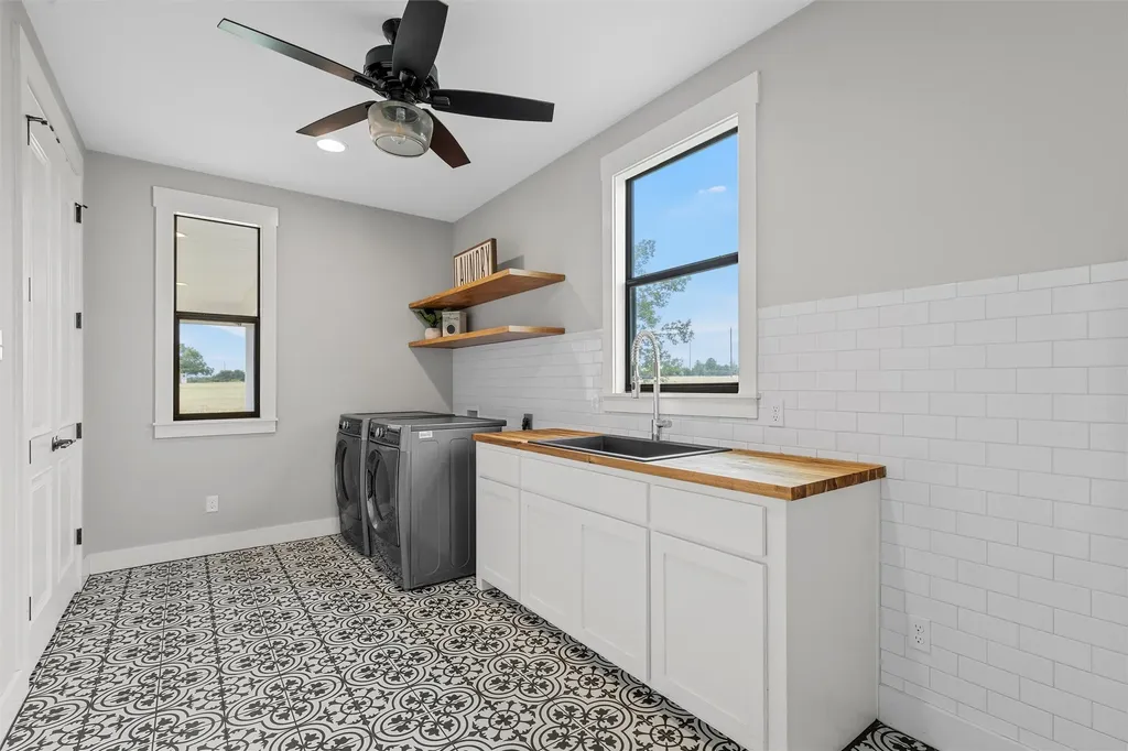 252 Austin Hines Drive China Spring TX 76633