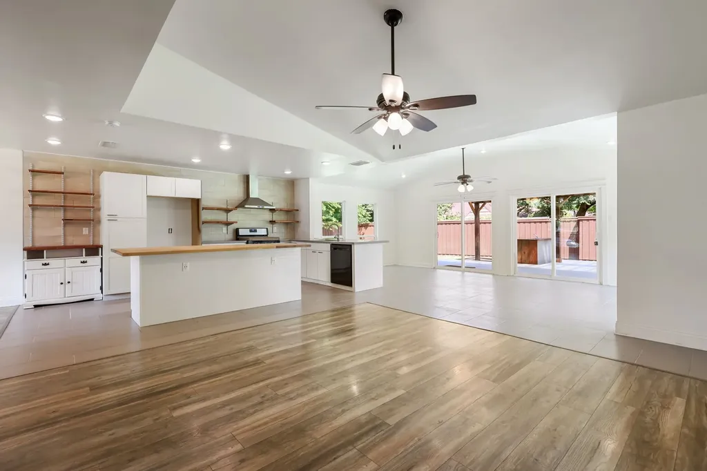913 Heritage Circle Garland TX 75043