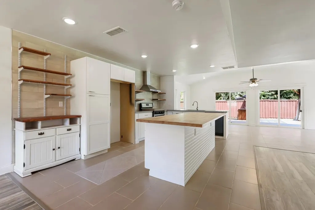 913 Heritage Circle Garland TX 75043