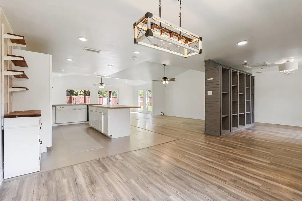 913 Heritage Circle Garland TX 75043