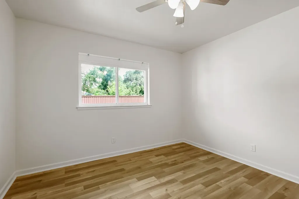 913 Heritage Circle Garland TX 75043