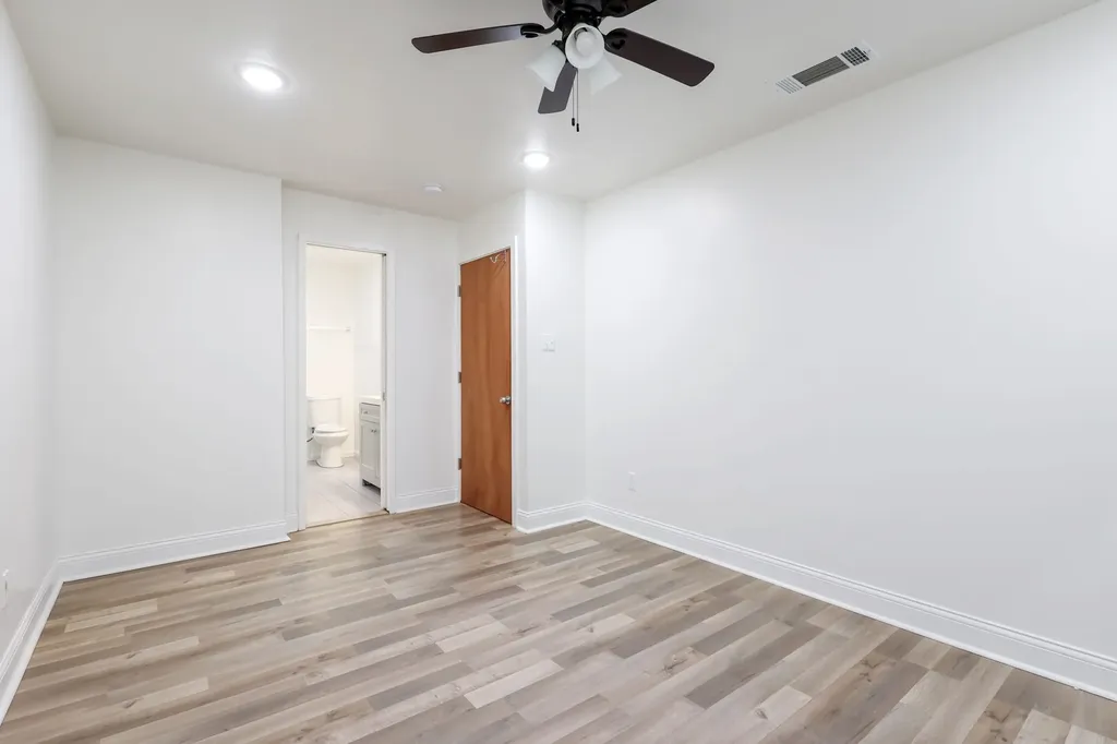 913 Heritage Circle Garland TX 75043