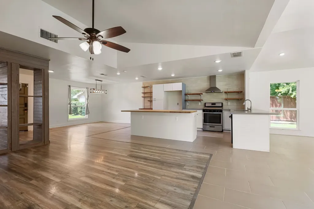 913 Heritage Circle Garland TX 75043
