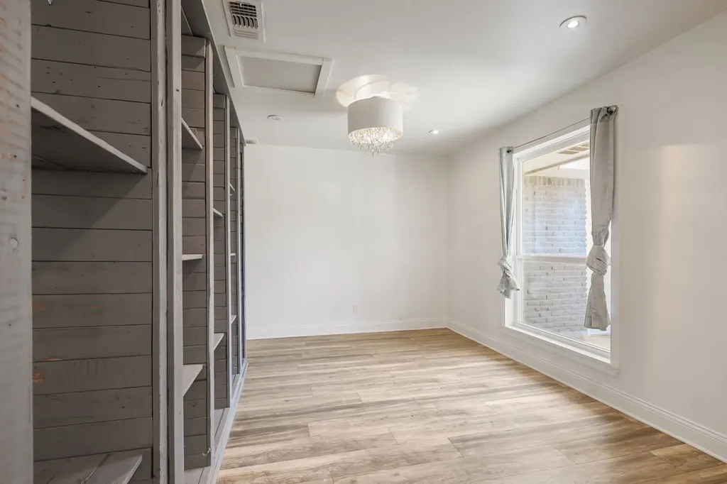 913 Heritage Circle Garland TX 75043