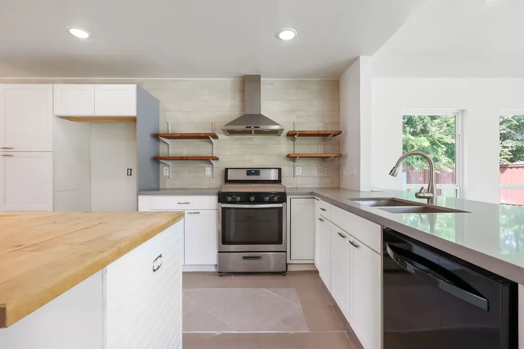913 Heritage Circle Garland TX 75043