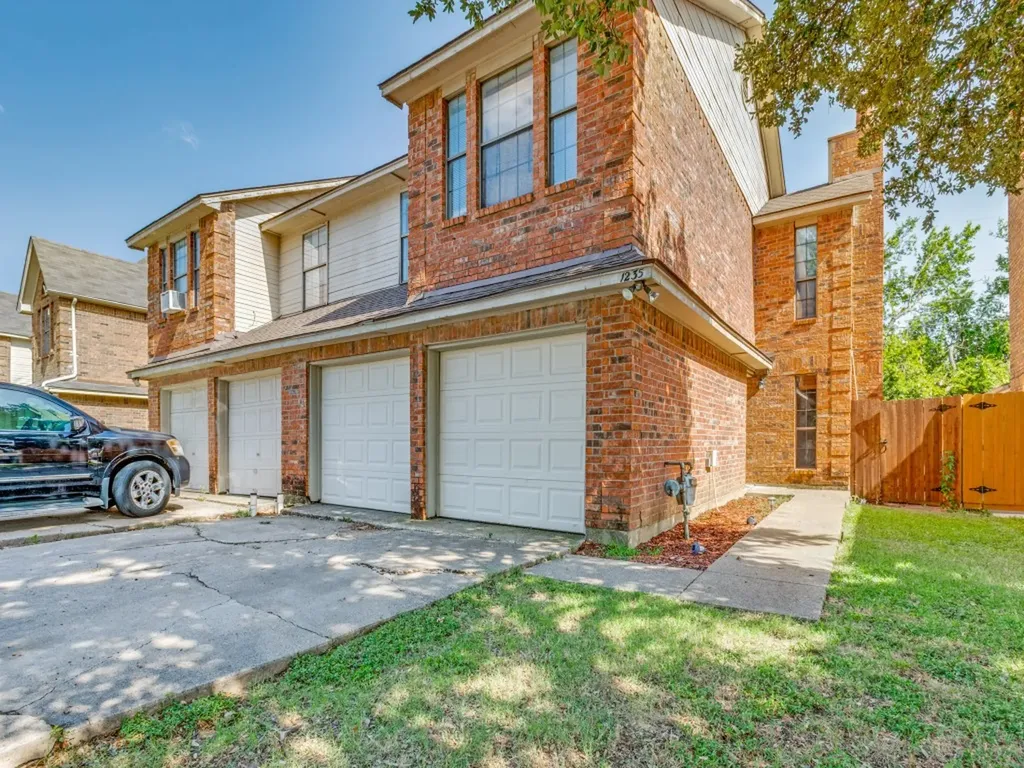 1233 W Hudgins Street Grapevine TX 76051