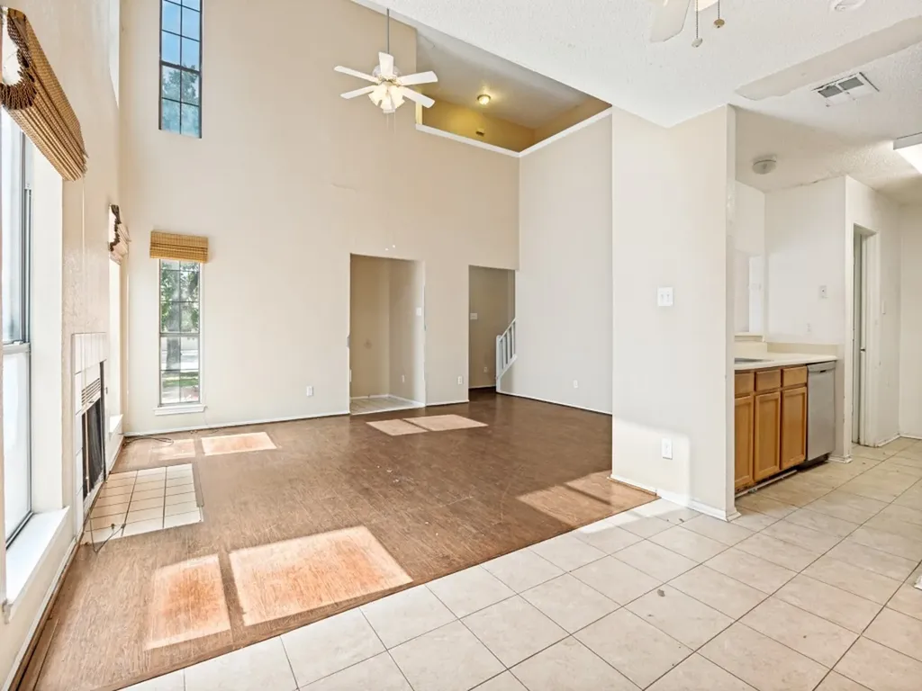 1233 W Hudgins Street Grapevine TX 76051