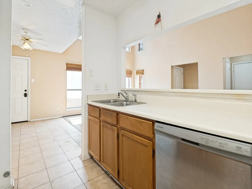 1233 W Hudgins Street Grapevine TX 76051