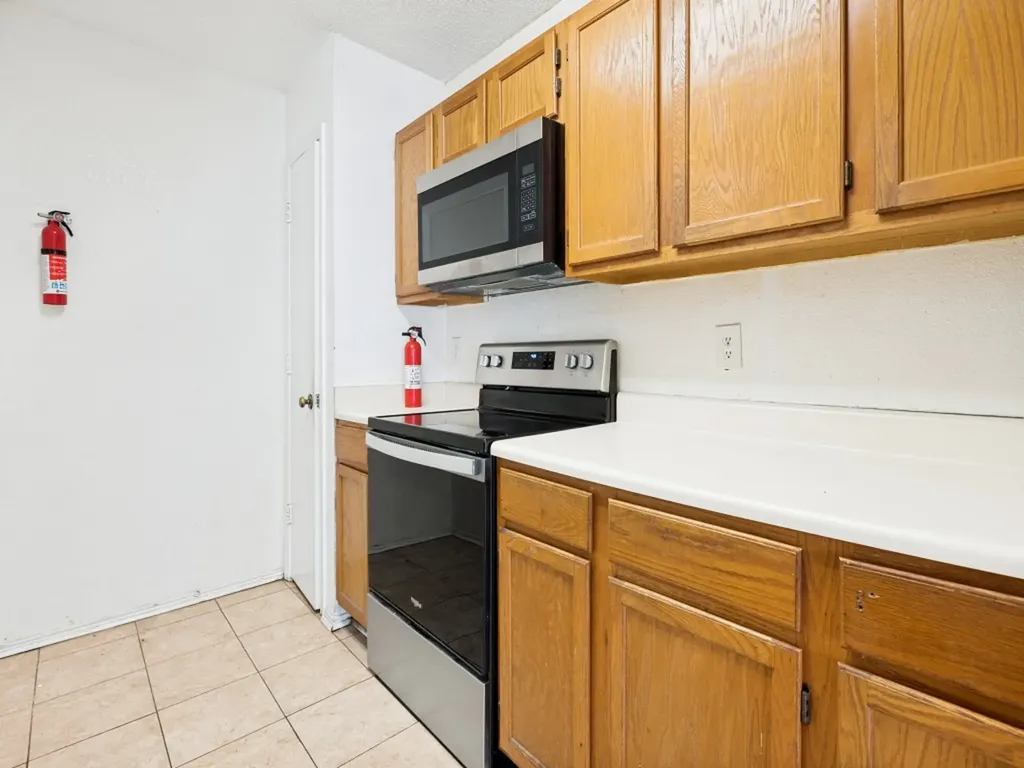1233 W Hudgins Street Grapevine TX 76051