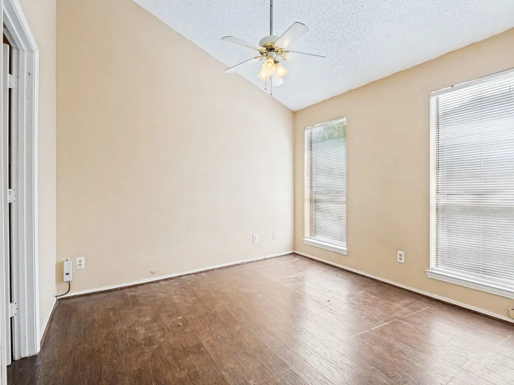 1233 W Hudgins Street Grapevine TX 76051
