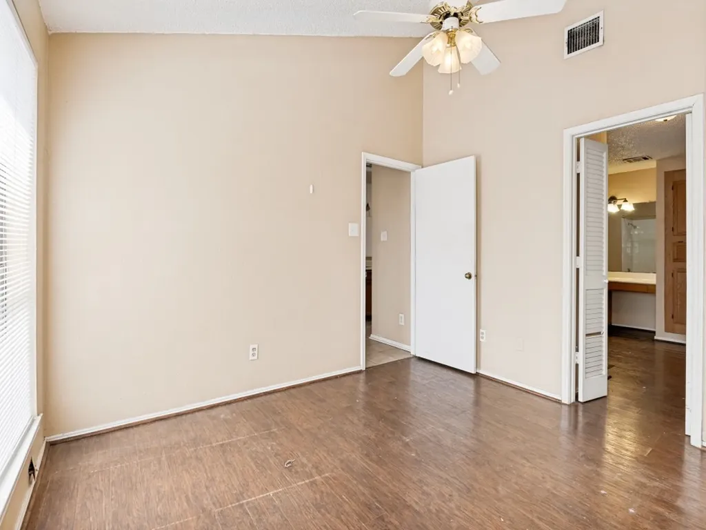 1233 W Hudgins Street Grapevine TX 76051