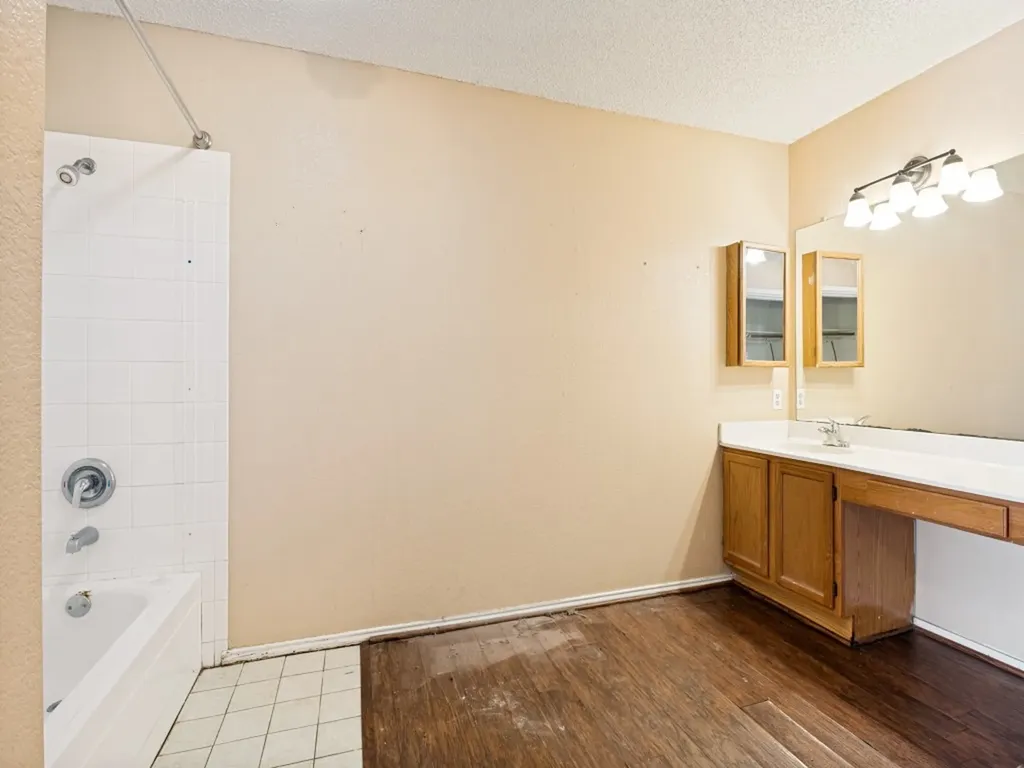 1233 W Hudgins Street Grapevine TX 76051