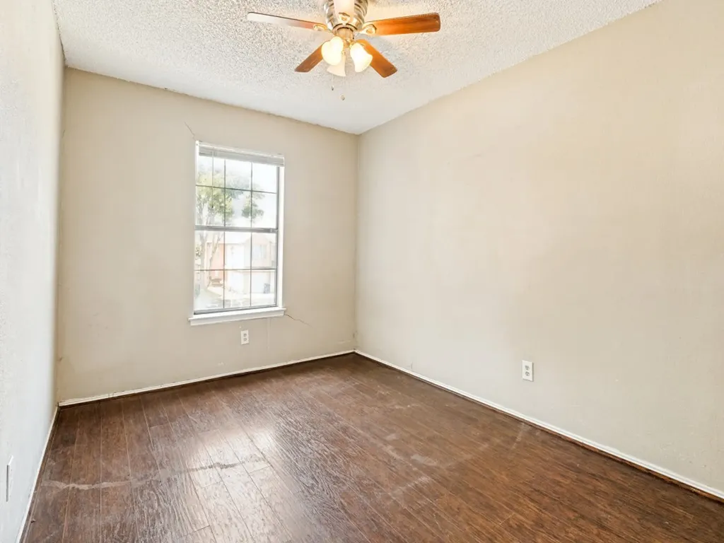 1233 W Hudgins Street Grapevine TX 76051