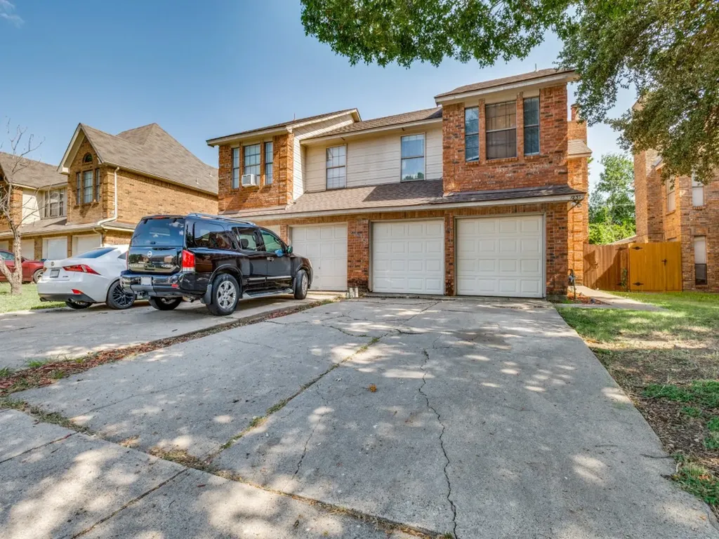 1233 W Hudgins Street Grapevine TX 76051