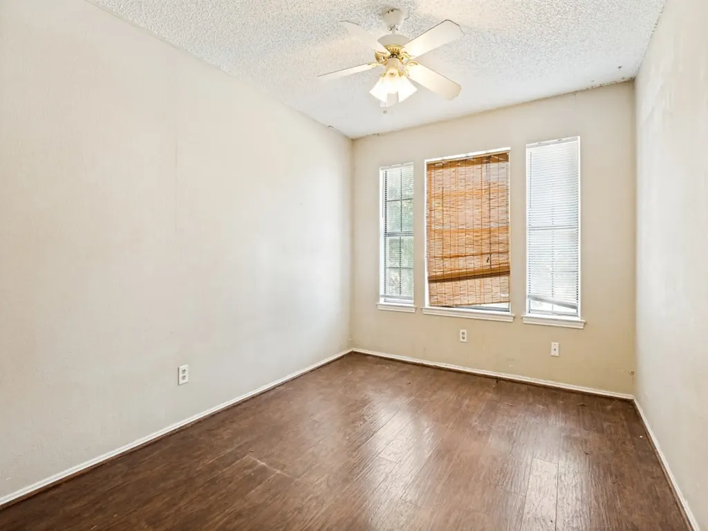 1233 W Hudgins Street Grapevine TX 76051