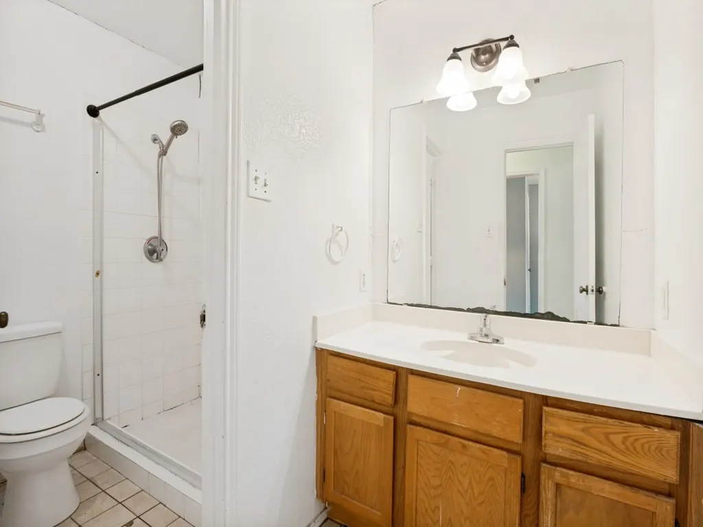 1233 W Hudgins Street Grapevine TX 76051