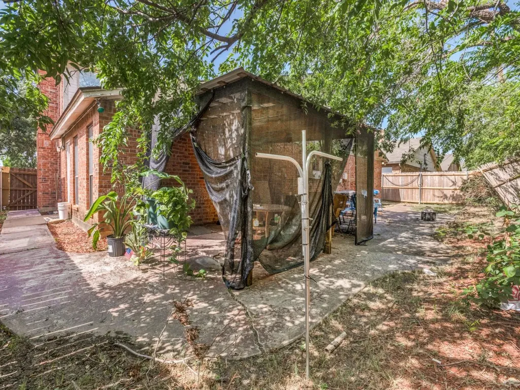 1233 W Hudgins Street Grapevine TX 76051