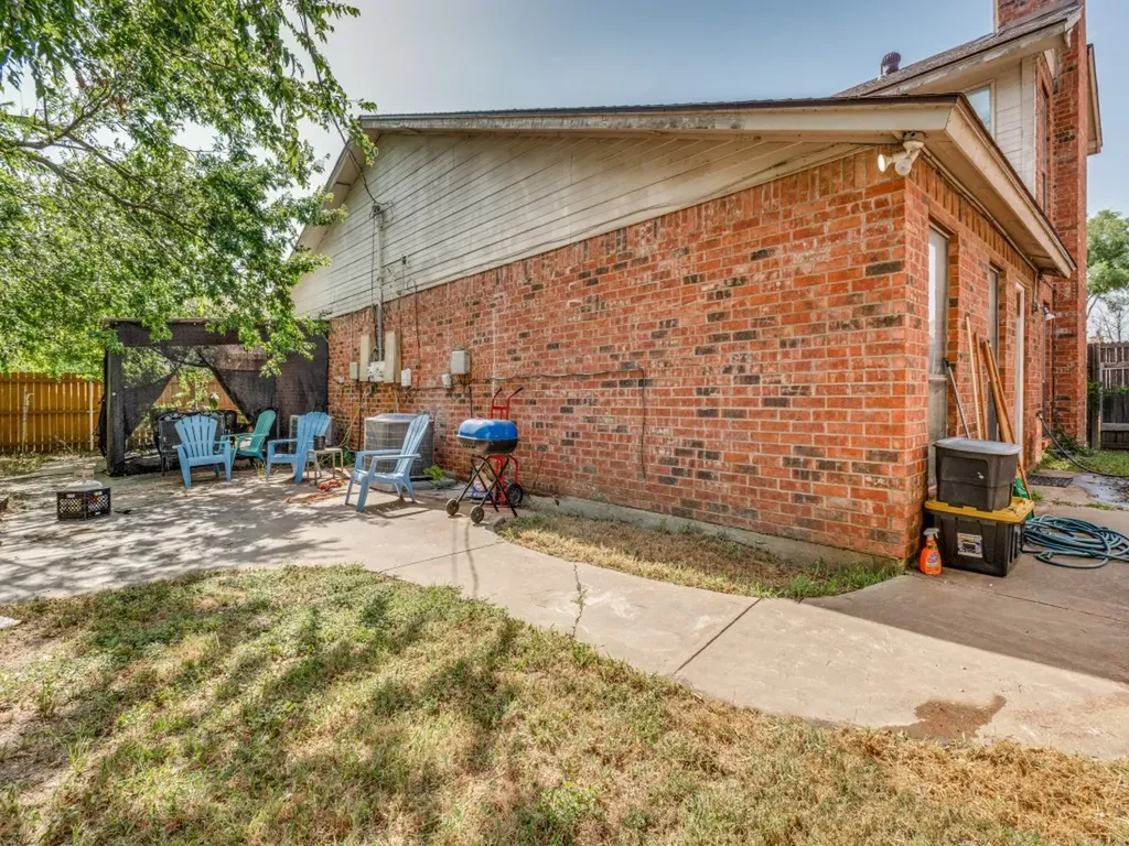 1233 W Hudgins Street Grapevine TX 76051