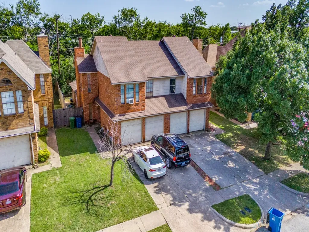 1233 W Hudgins Street Grapevine TX 76051