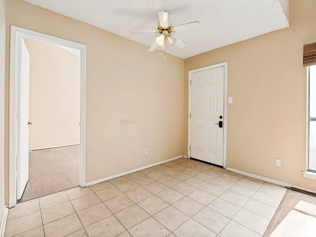 1233 W Hudgins Street Grapevine TX 76051