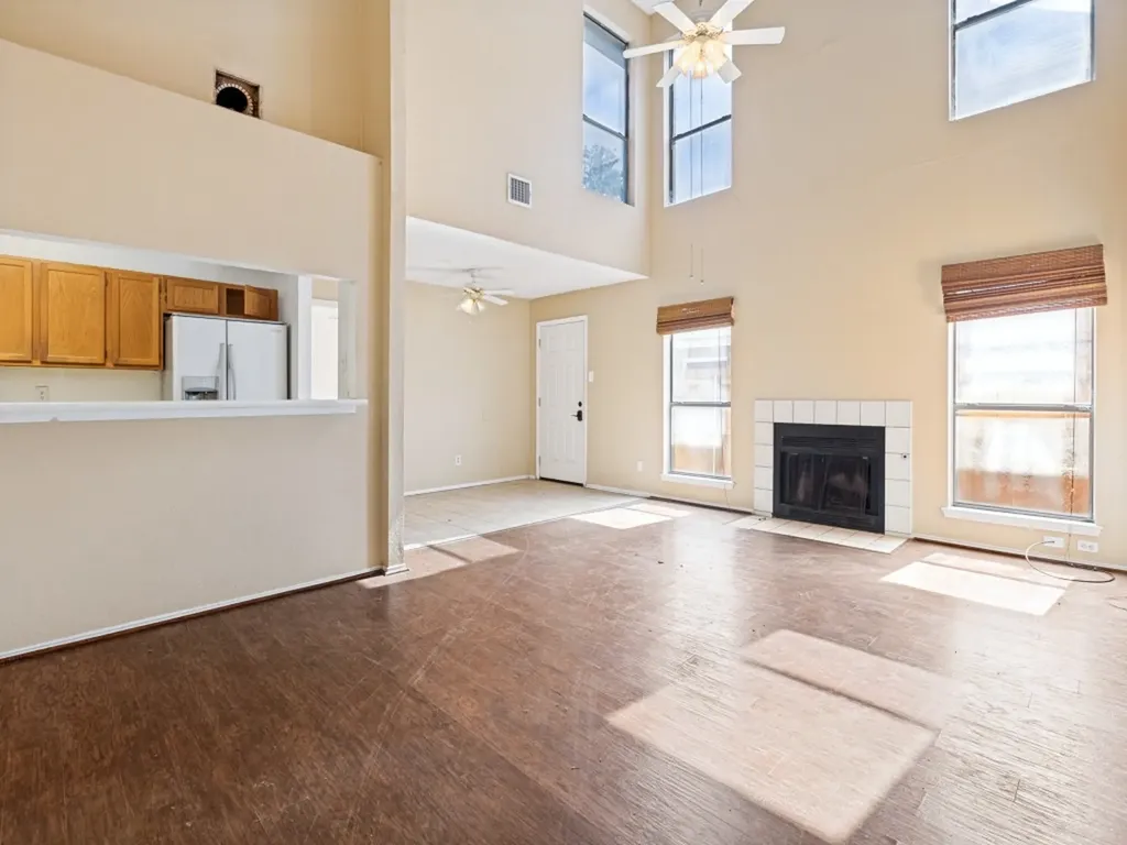 1233 W Hudgins Street Grapevine TX 76051