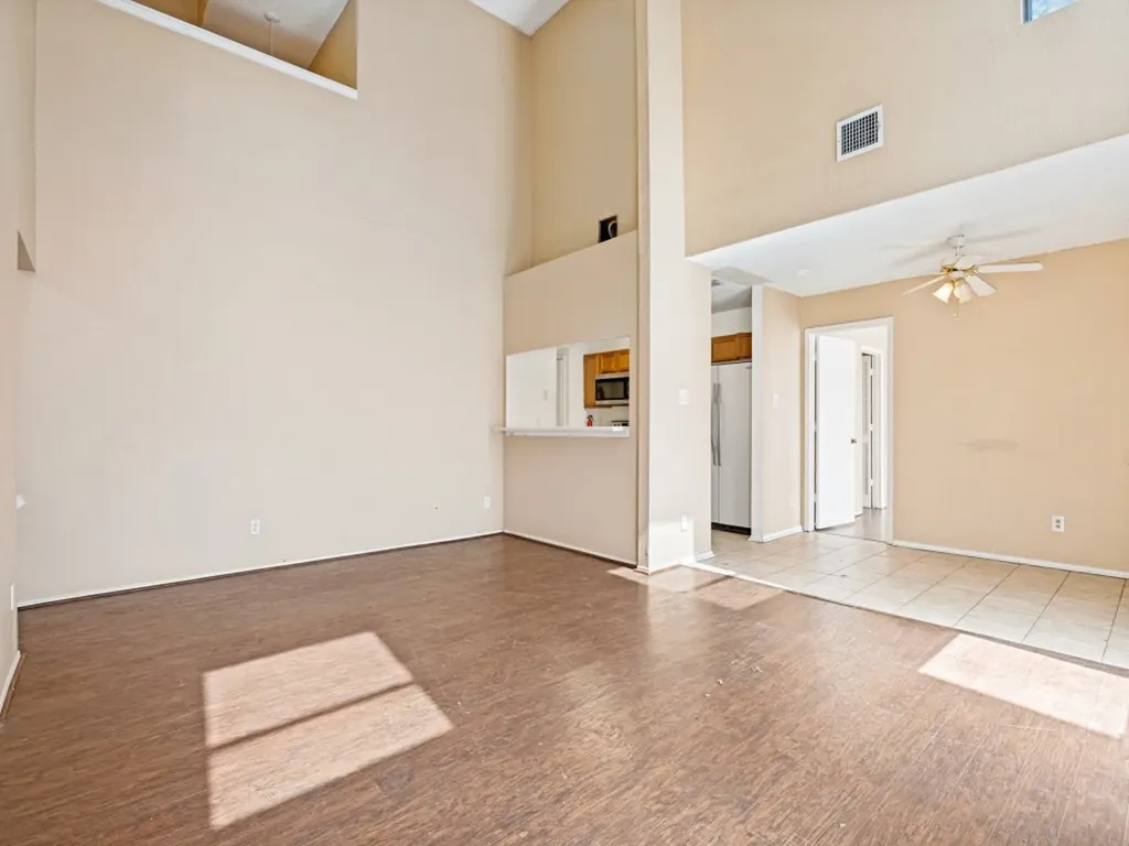 1233 W Hudgins Street Grapevine TX 76051