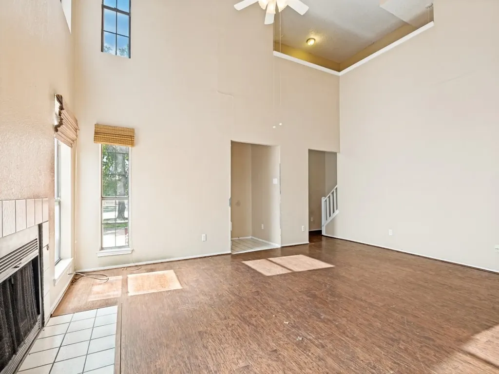 1233 W Hudgins Street Grapevine TX 76051