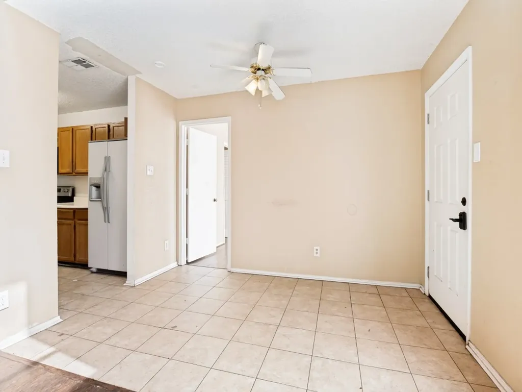 1233 W Hudgins Street Grapevine TX 76051