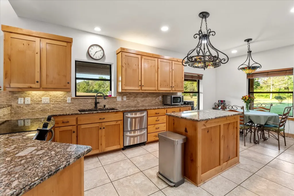 390 County Road 1573 Alba TX 75410