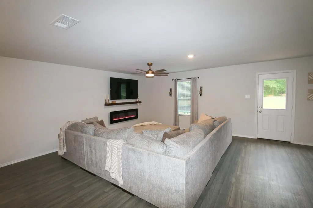 1206 River Oaks Lane Chandler TX 75758