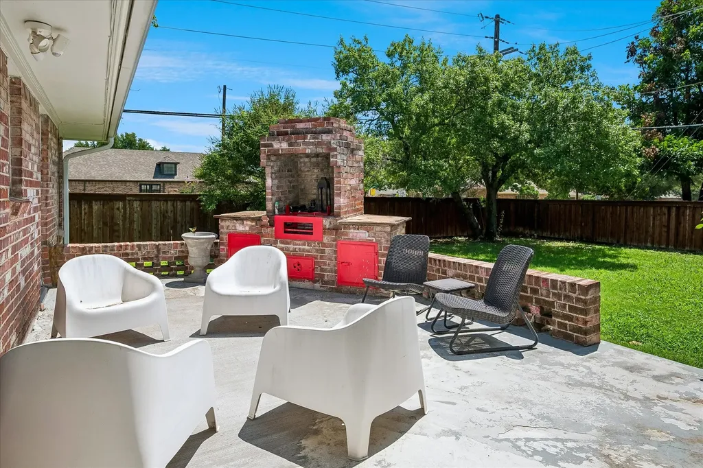 11070 Delford Circle Dallas TX 75228