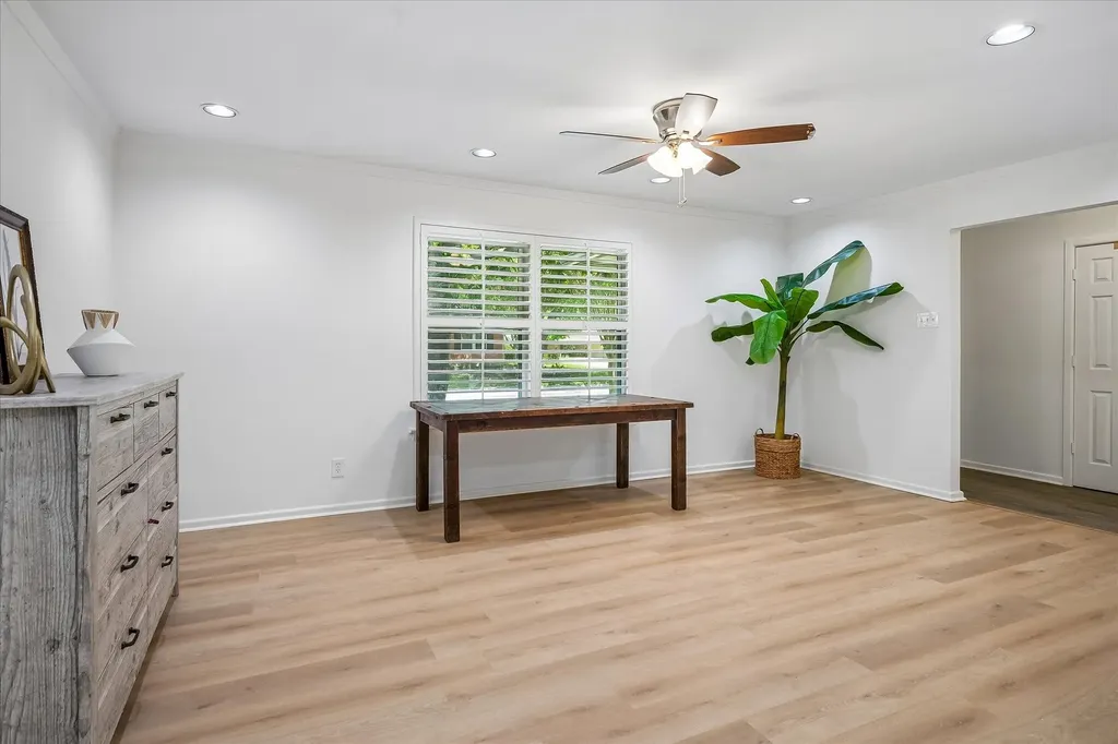 11070 Delford Circle Dallas TX 75228