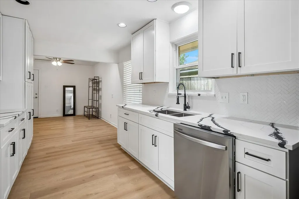 11070 Delford Circle Dallas TX 75228